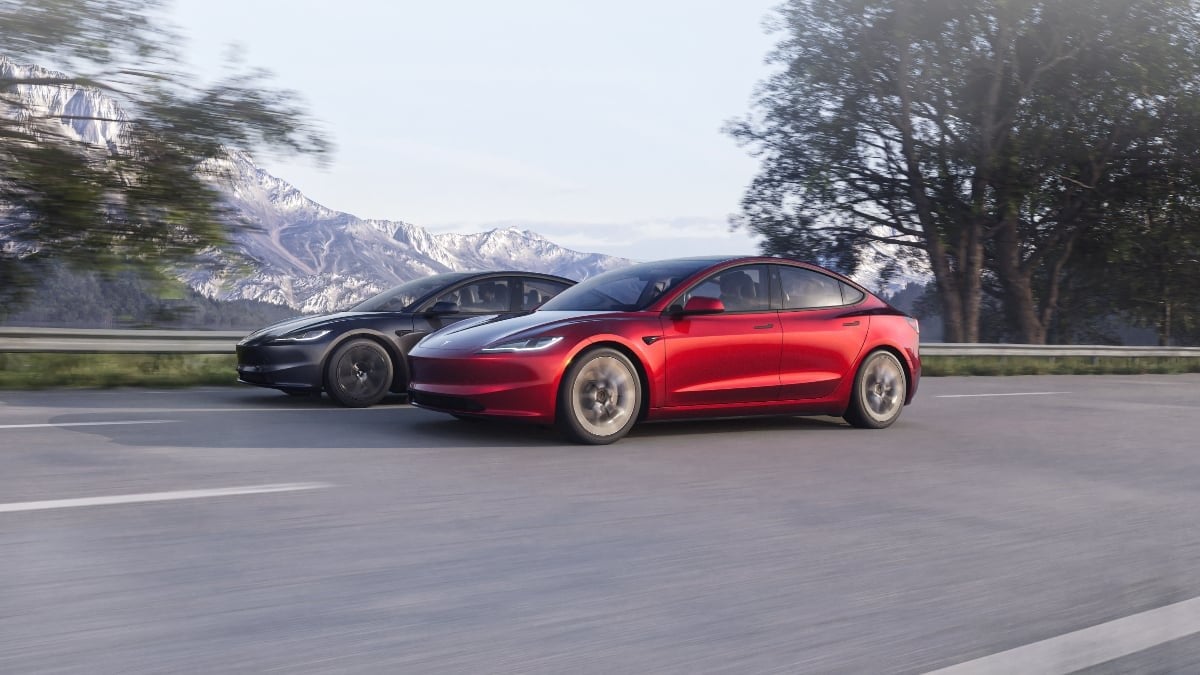 Kapıların açılma riski var: Tesla, 120 binden fazla aracı geri çağırıyor