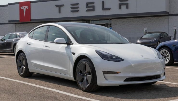 Rekabet kızıştı: Tesla, fiyatları bir kez daha düşürdü